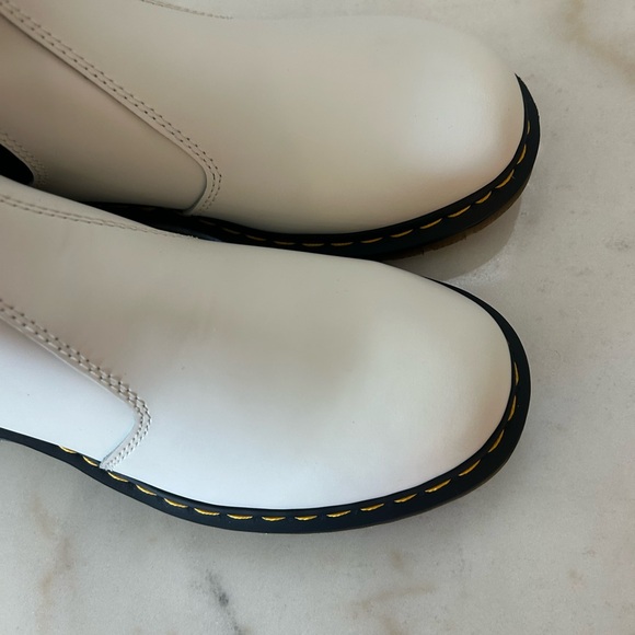 Dr. Martens 2976 Chelsea Boots Men’s Size 8 Women’s 9 White New NWT main image 5